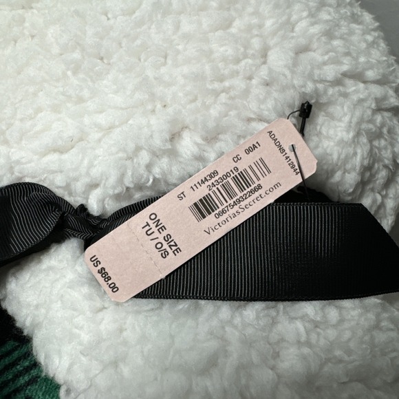 Victoria's Secret "Love Victoria" Sherpa Blanket Plush Red Plaid Throw Unopened - Picture 4 of 9